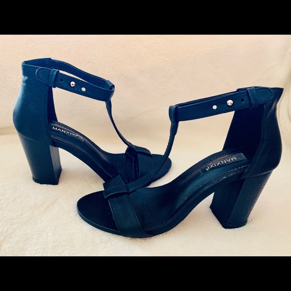 manxixi Shoes - 🛍5/$25 Like new. Black strappy sandals!